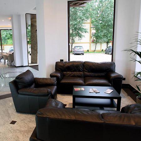 Ambiance Hotel Boekarest Buitenkant foto