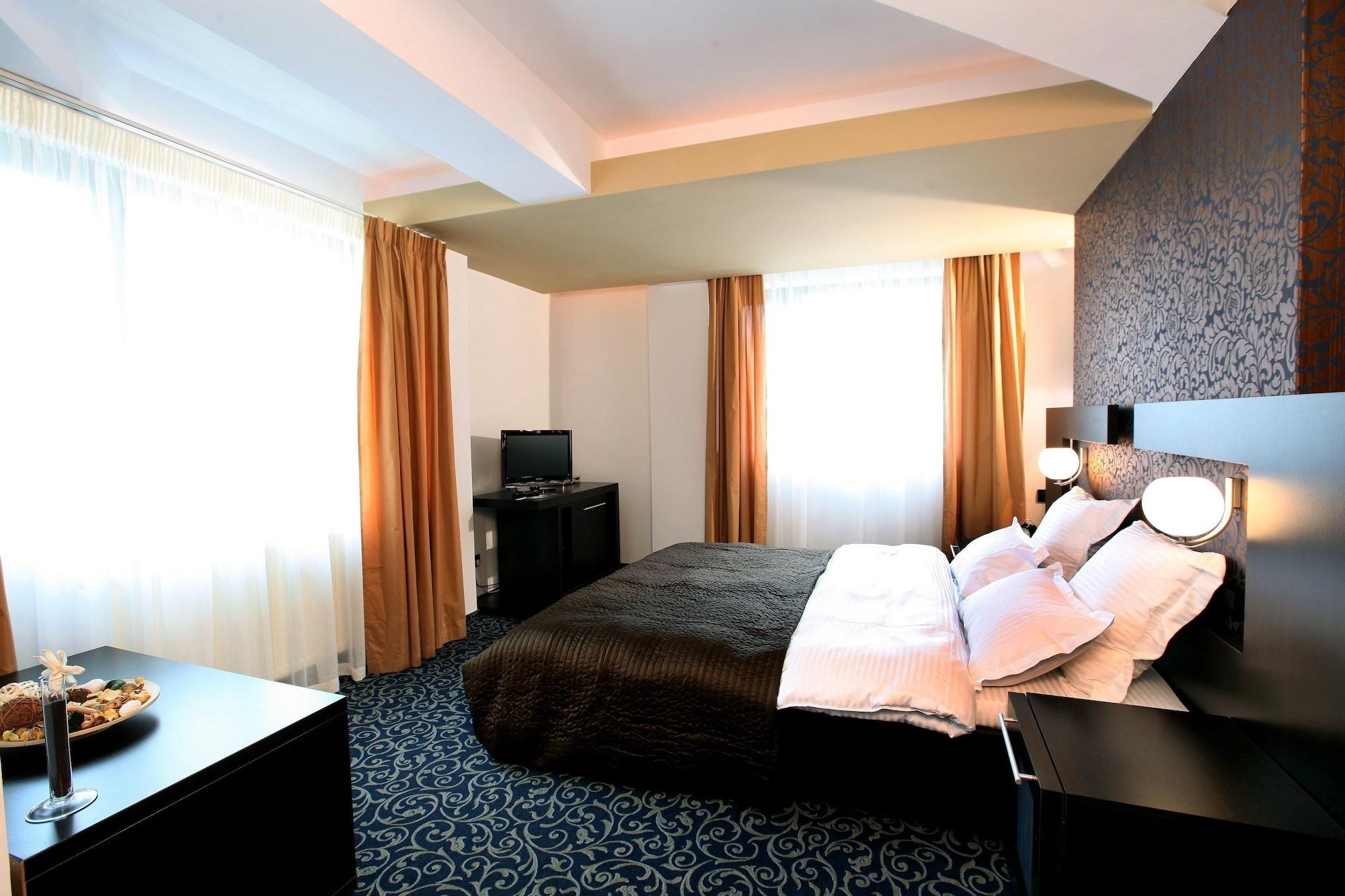 Ambiance Hotel Boekarest Buitenkant foto