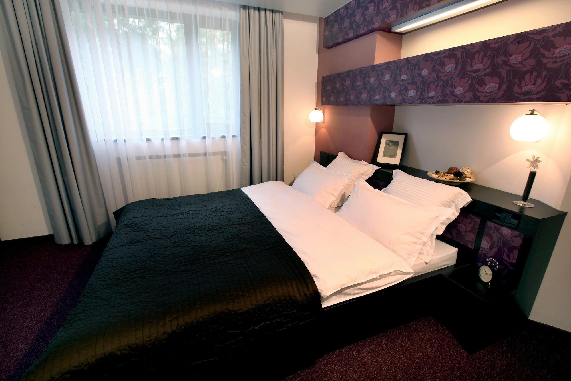 Ambiance Hotel Boekarest Buitenkant foto