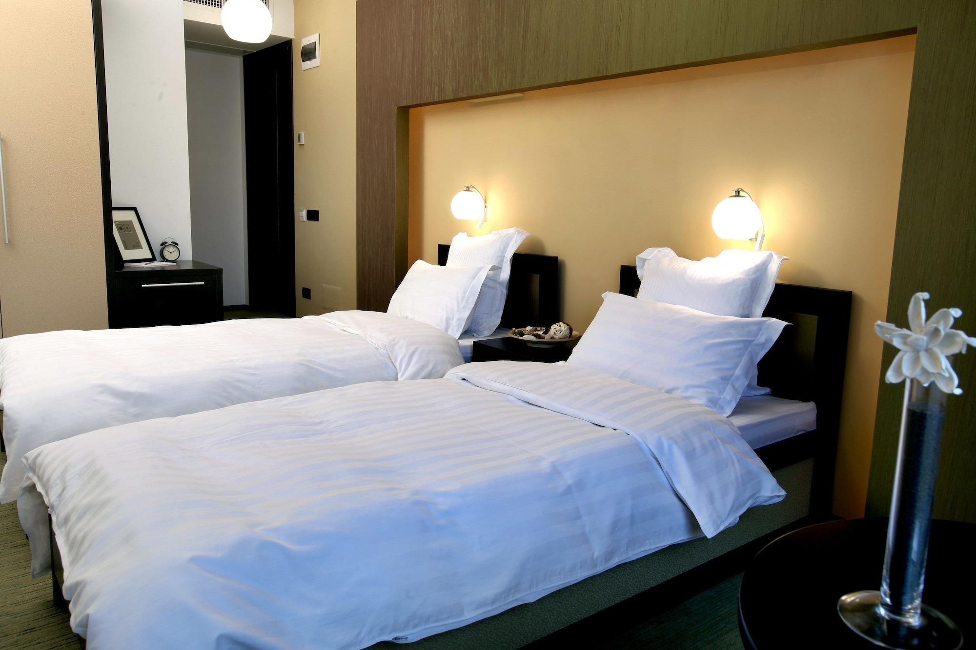 Ambiance Hotel Boekarest Buitenkant foto