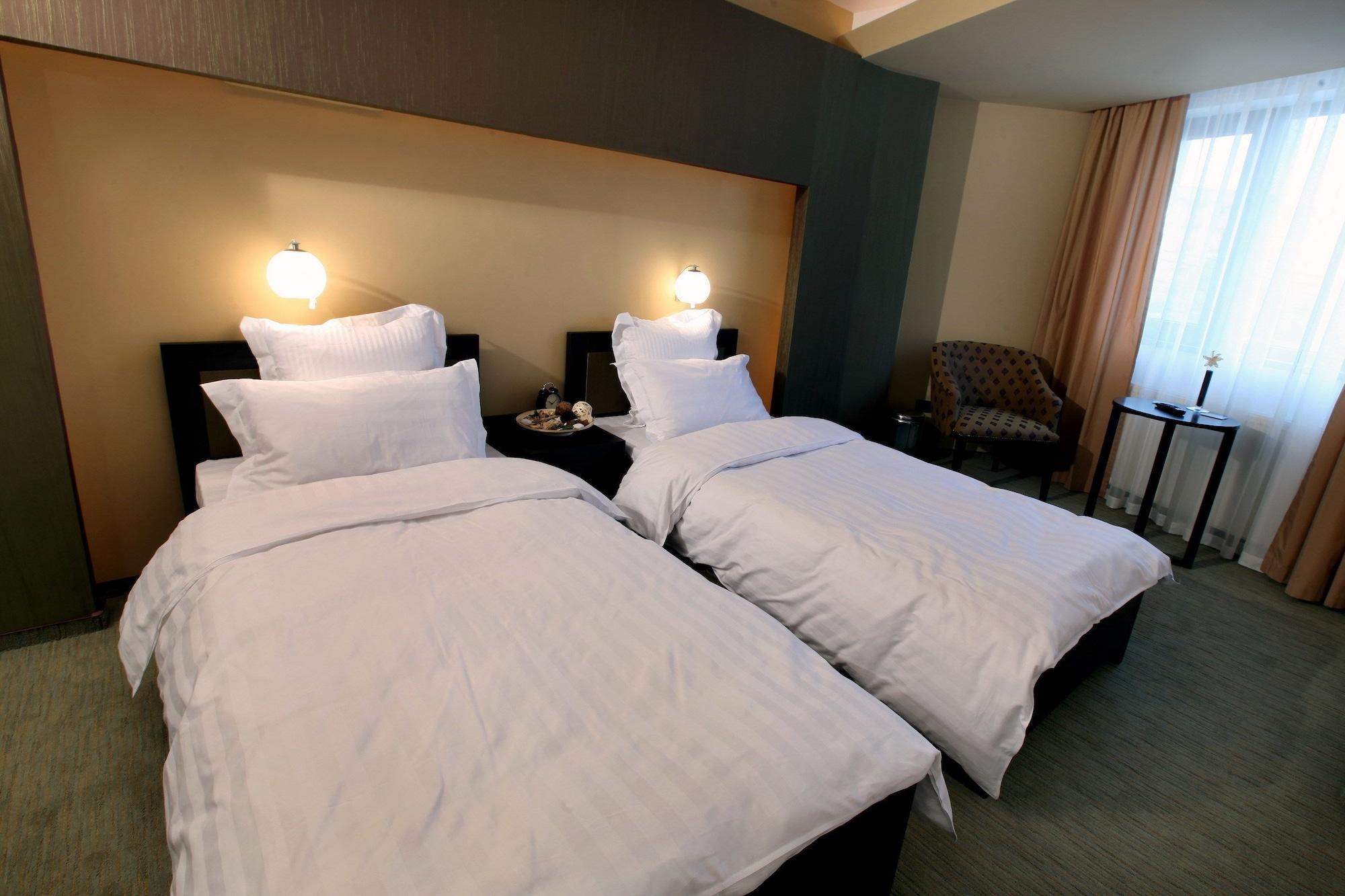 Ambiance Hotel Boekarest Buitenkant foto