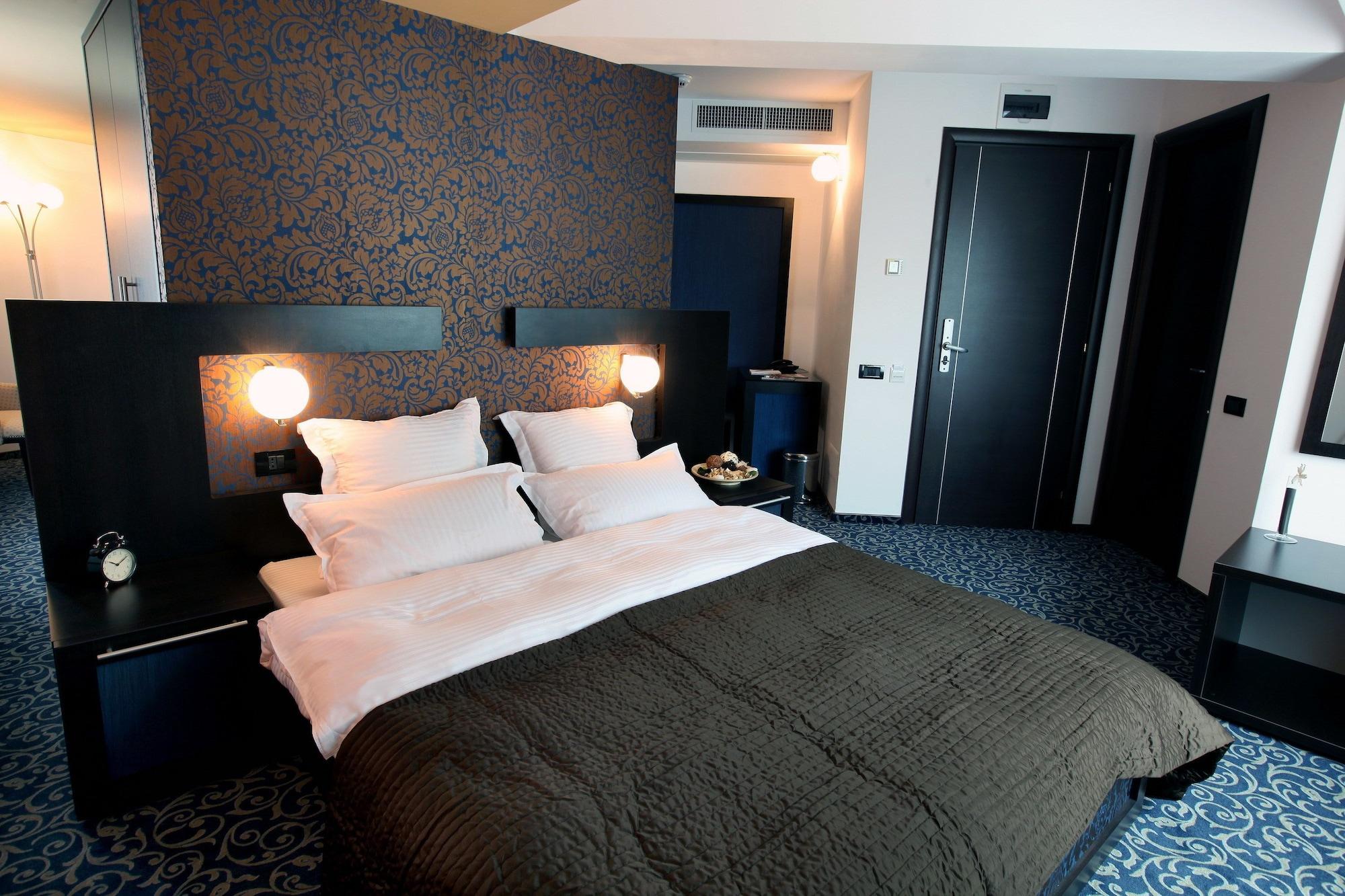 Ambiance Hotel Boekarest Buitenkant foto